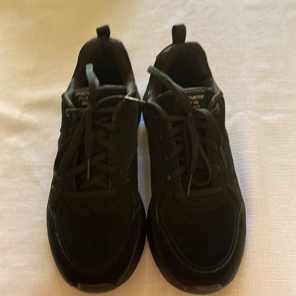 Skechers Shoes - Skechers D’Lux Walker ‘Pure Pleasure’ Shoes. Women’s, Size 8